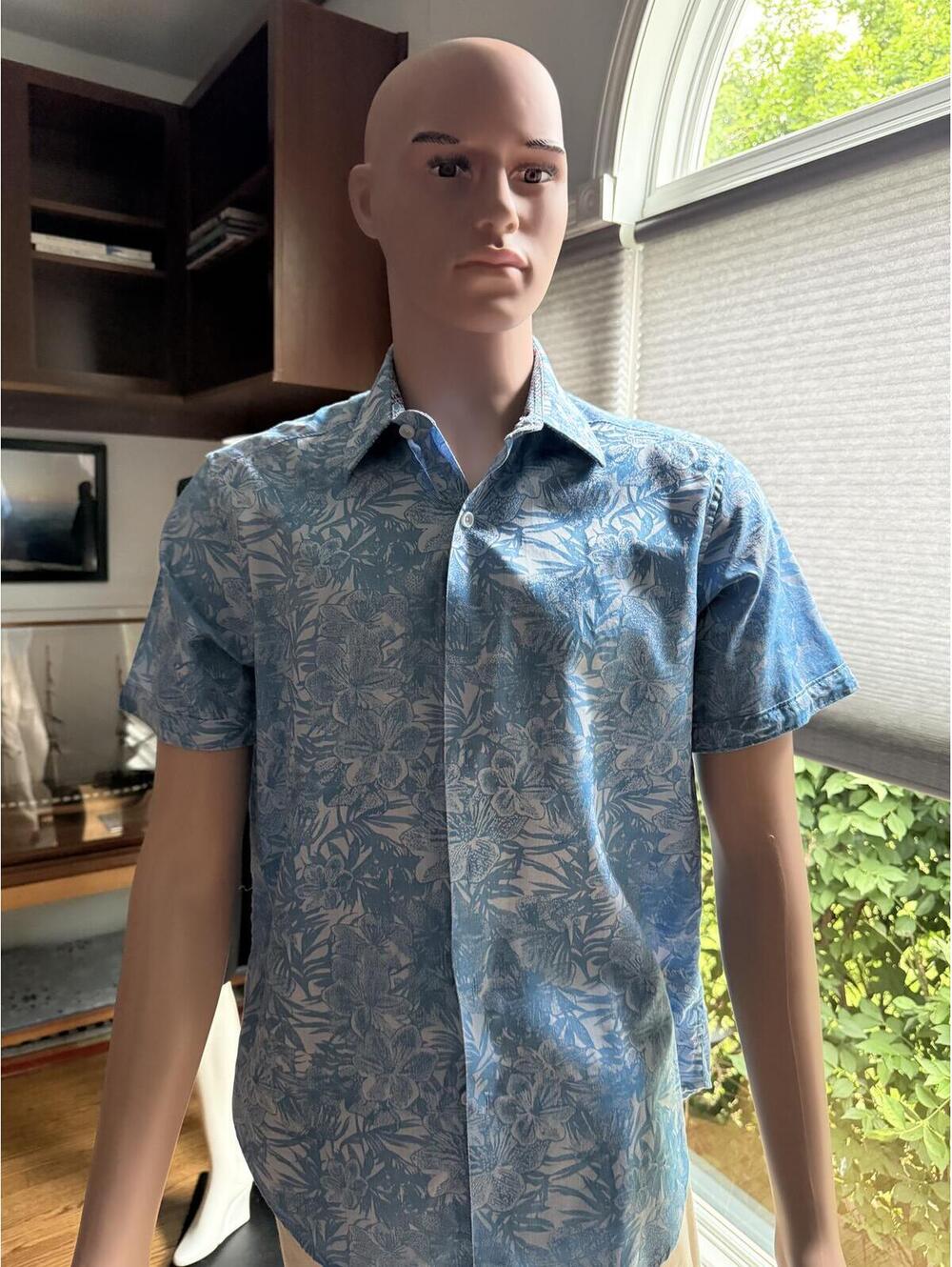Robert Graham Blue Floral Hawaiian Camp Shirt Men's Medium M Classic
